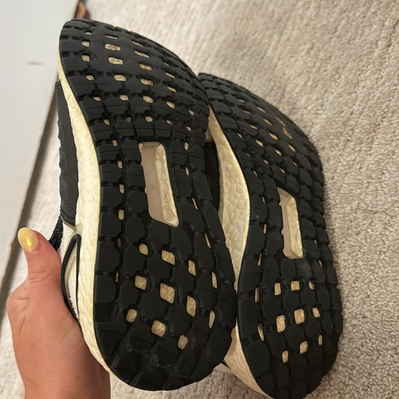 Women’s Adidas Ultra Boosts - Picture 3 of 5